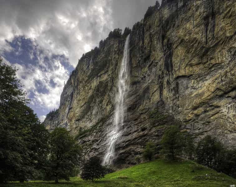 staubbach waterfall lauterbrunne, lauterbrunnen waterfall